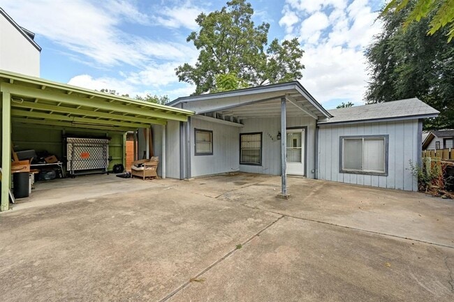 Building Photo - 1706 Riverview St