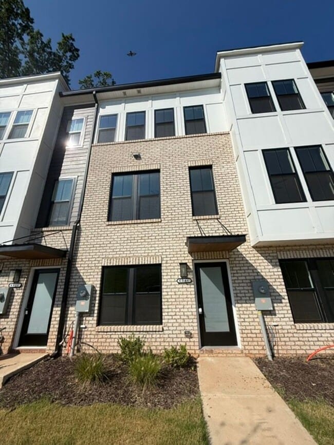 Building Photo - 6046 Old Pineville Rd