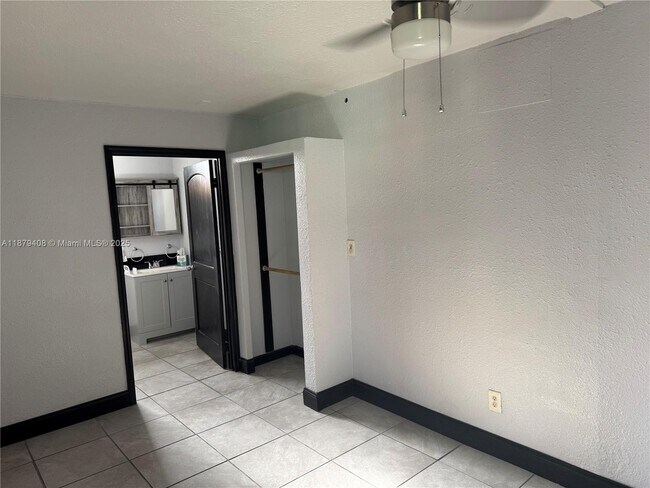 Foto del edificio - 2435 N Dixie Hwy