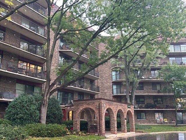 Building Photo - 111 S Baybrook Dr