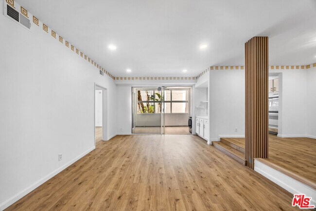 Foto del edificio - 14144 Dickens St