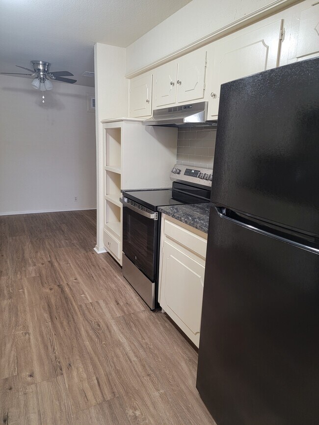 Foto del edificio - 613 Woodhaven Pl