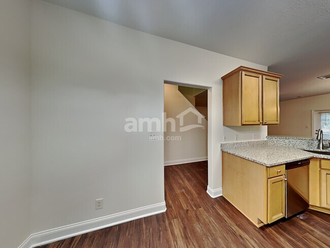 Foto del edificio - 1684 Woods Ln