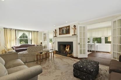 Building Photo - 152 Montauk Hwy
