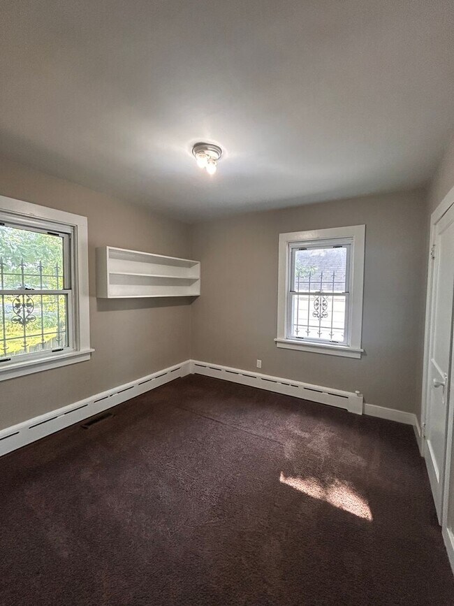 Building Photo - 301 W Foster Pkwy
