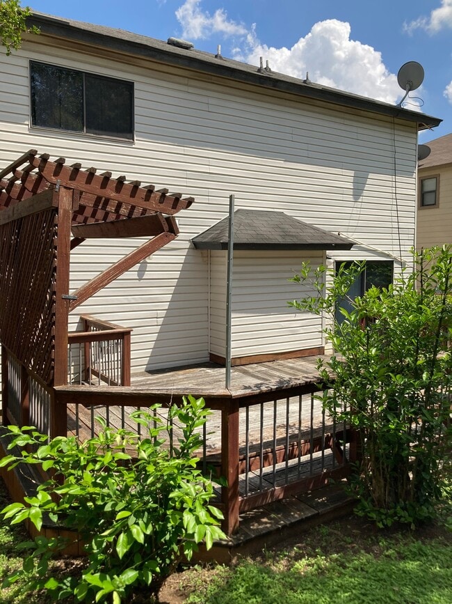 Building Photo - 9307 Mountain Field Dr