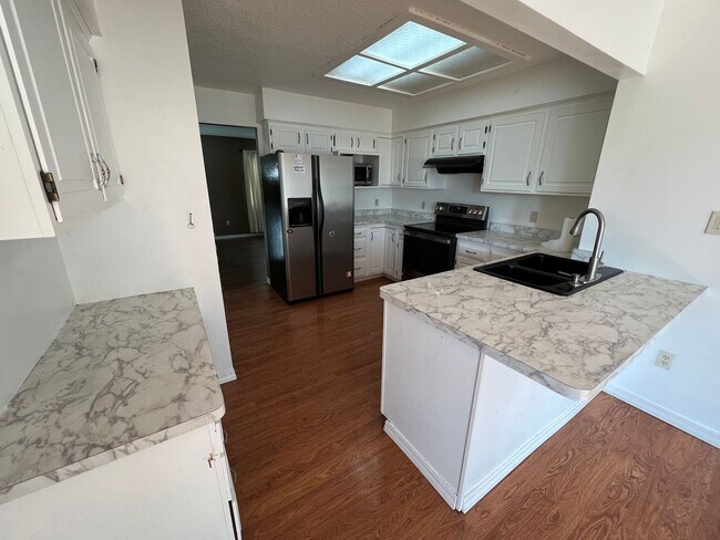 Foto del edificio - 25% OFF FIRST MONTHS RENT - Beautiful 4 bed 2 bath