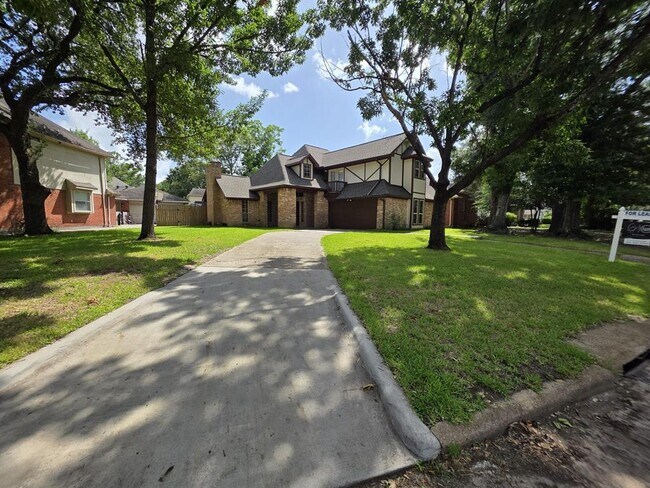 Foto del edificio - 4219 Meadowchase Ln