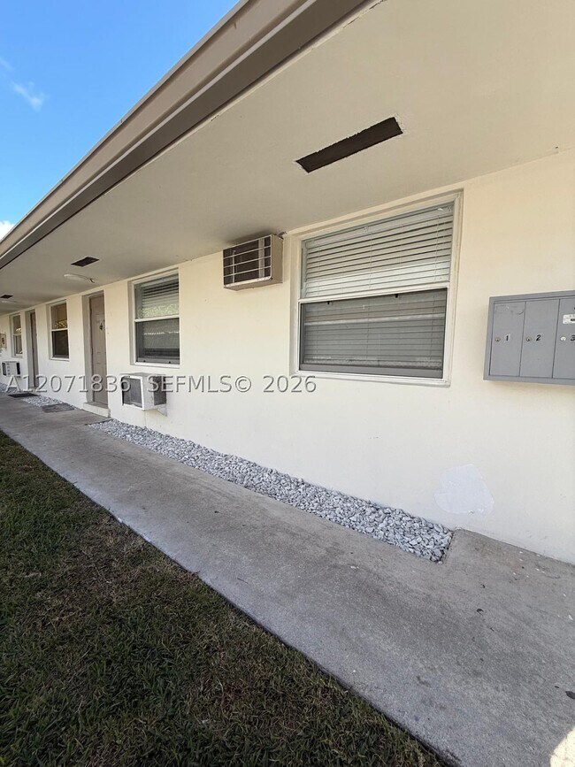 Foto del edificio - 15941 NE 18th Ct