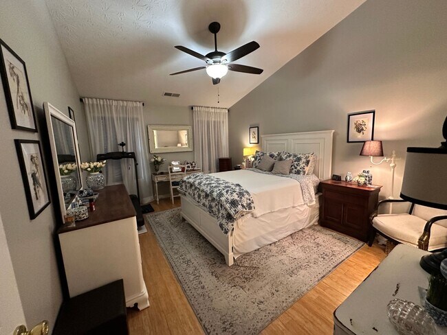 Foto del edificio - COMING SOON! Beautiful Single Family House with 3 BR and 2 Baths! All Electric, Garage