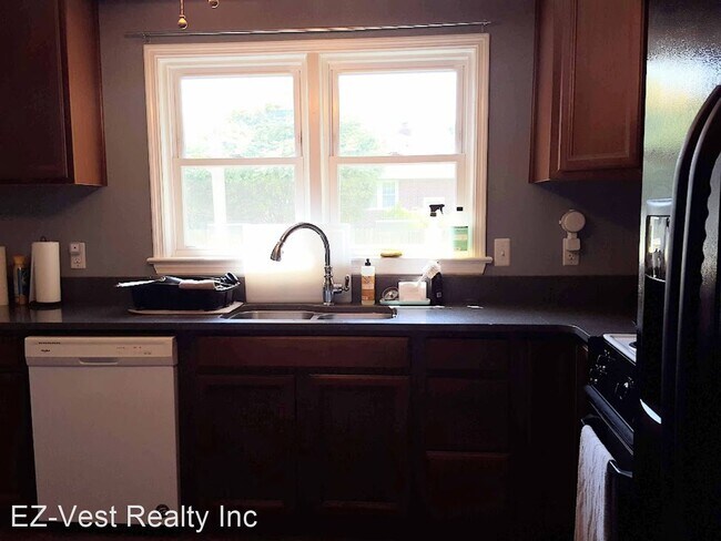 Building Photo - 3 br, 1 bath House - 725 Harpersville Rd