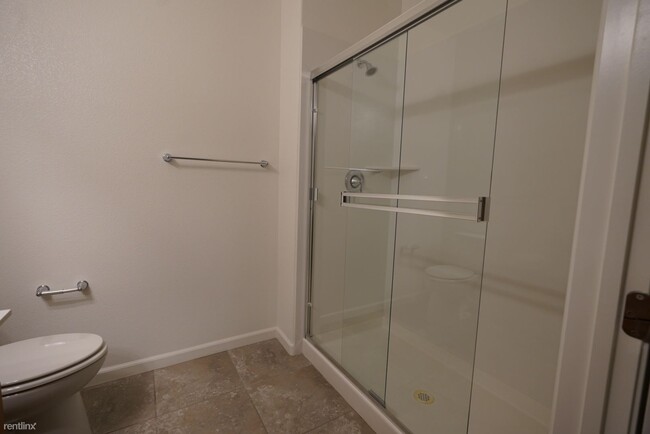 Building Photo - 3 br, 3.5 bath Townhome - 5510 Iron Horse ...