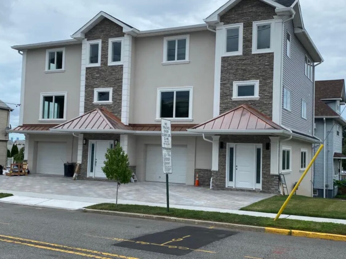 353 Hoboken Rd, Carlstadt, NJ 07072 Townhome Rentals in Carlstadt NJ