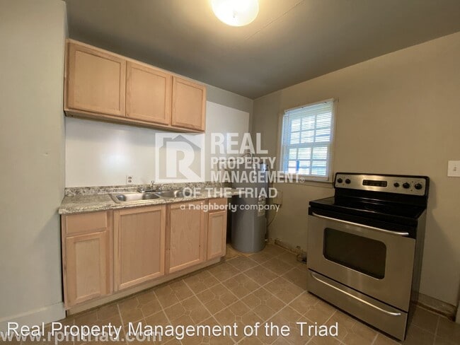 Building Photo - 3 br, 1 bath House - 2610 Marble St
