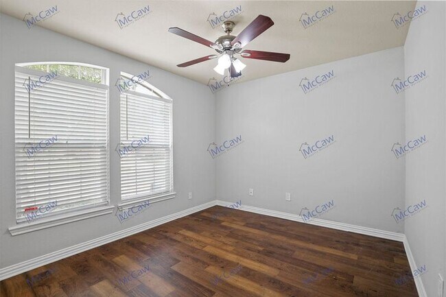 Building Photo - 5917 Meadowglen Dr