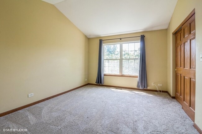 Building Photo - 2418 Oneida Ln