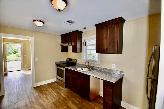 Building Photo - 321 E 35th St