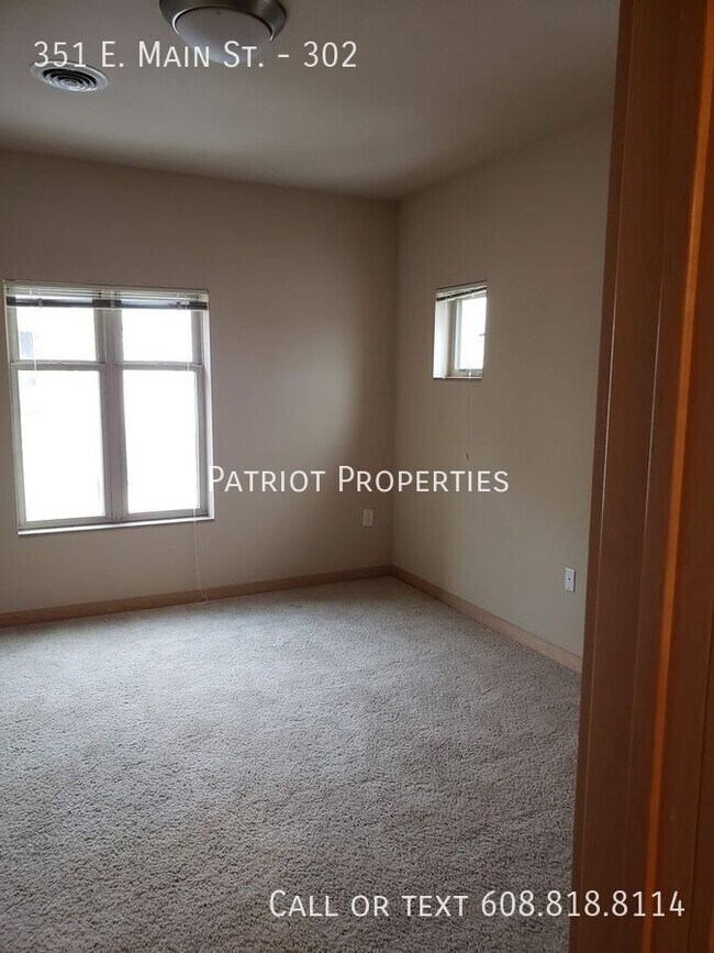 Foto del edificio - 351 E Main St