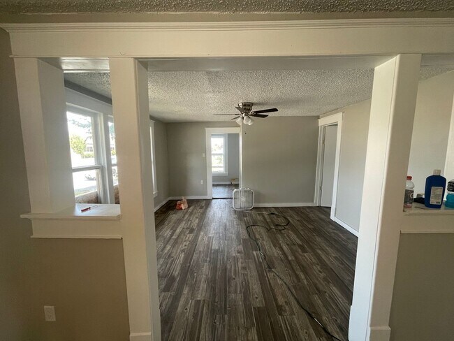 Building Photo - Beautiful Tulsa Home