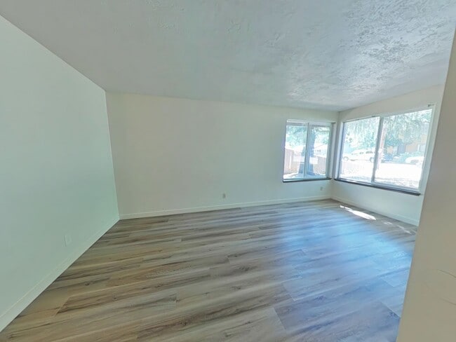 Foto del edificio - 3 Bedroom Duplex ~ Close to 9th Street ~ P...