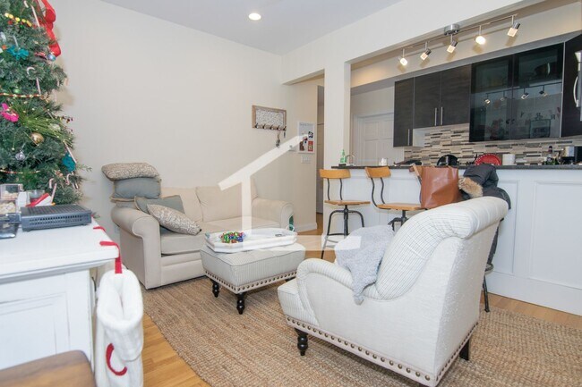 Foto del edificio - 6-1801 beacon St, #6