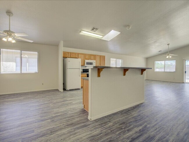 Foto del edificio - 3 Bedroom, 2 Bath