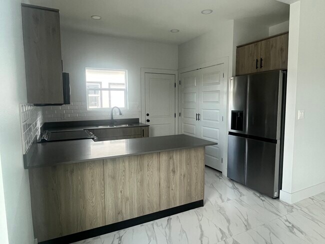 Foto del edificio - 2900 W Pike Blvd