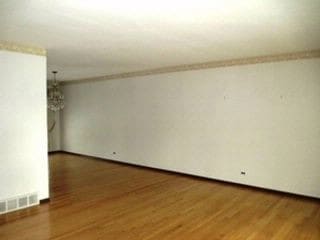 Building Photo - 450 Dee Ln