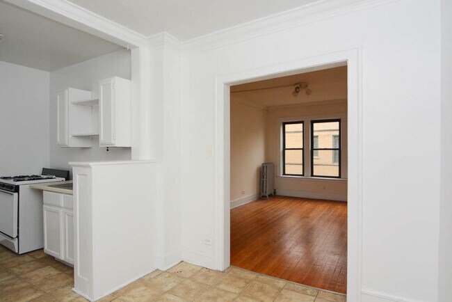 Building Photo - 2332 N Spaulding Ave