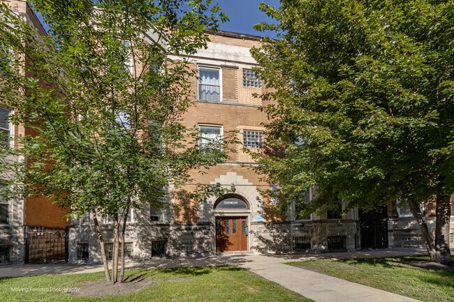 Foto del edificio - 4852 S Prairie Ave