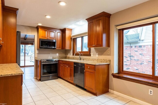 Building Photo - 12113 Volpe Dr