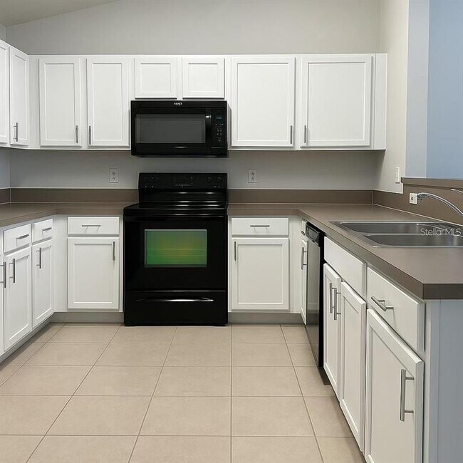 Foto del edificio - 575 Oakleaf Plantation Pkwy