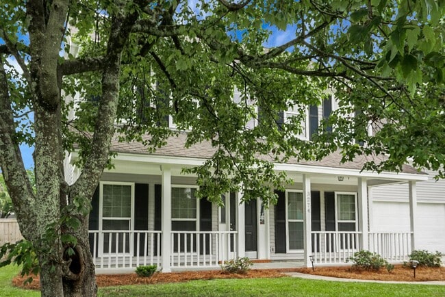 Building Photo - Gorgeous, 2 story, 4 BR, 2.5 BA Home with Fenced Yard near Magnolia Gardens