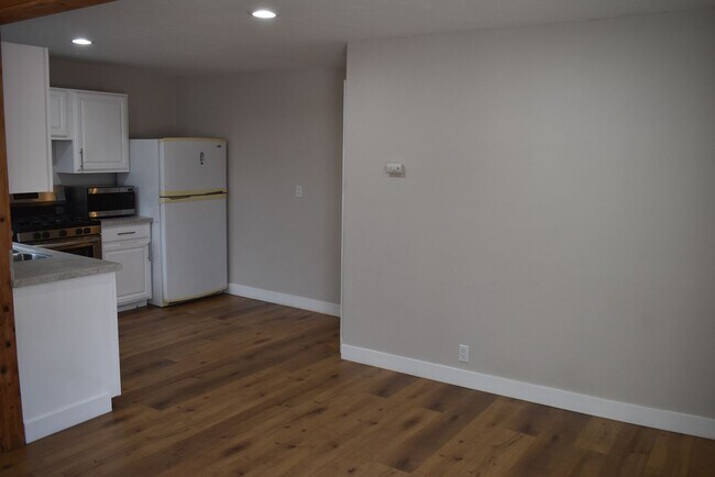 Foto del edificio - 1 Bedroom 1 Bath ADU with Fully Fenced Rea...