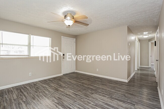 Foto del edificio - 327 Bonnlyn Dr