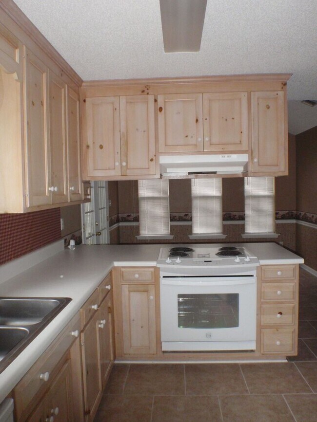 Building Photo - Beautiful Home Close to Lanier County Schools