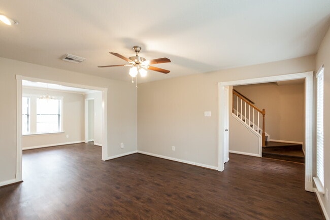 Building Photo - 501 Hunters Ln