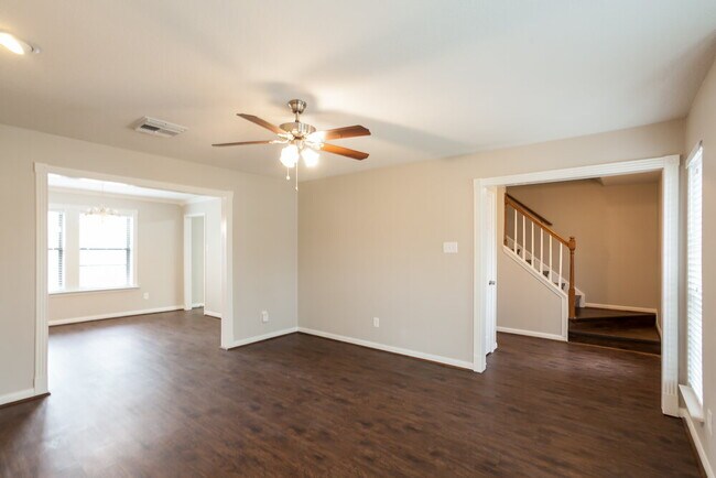 Foto del edificio - 501 Hunters Ln