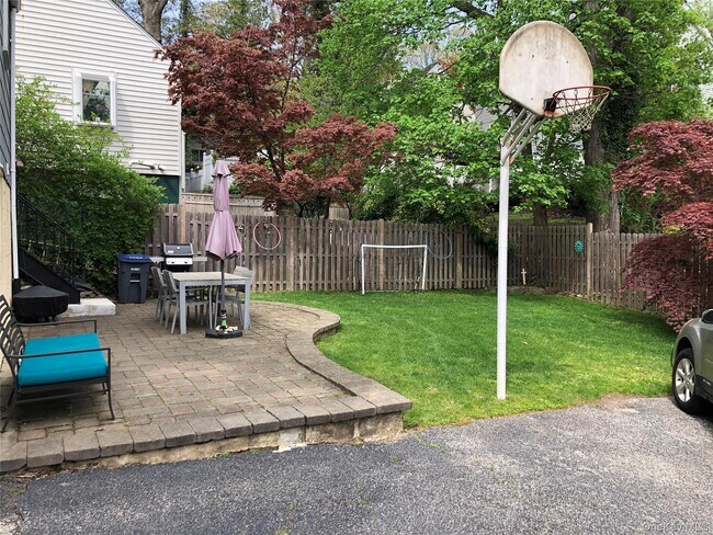 Foto del edificio - 16 Southminster Dr