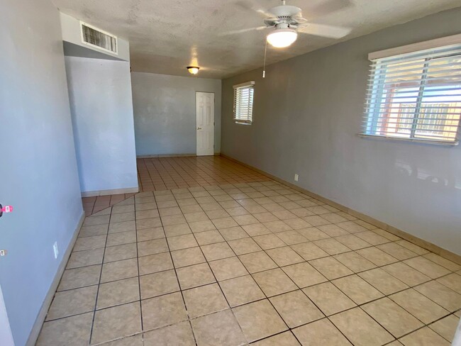 Foto del edificio - 3-Bedroom, 1.5 bath in Phoenix That’s read...