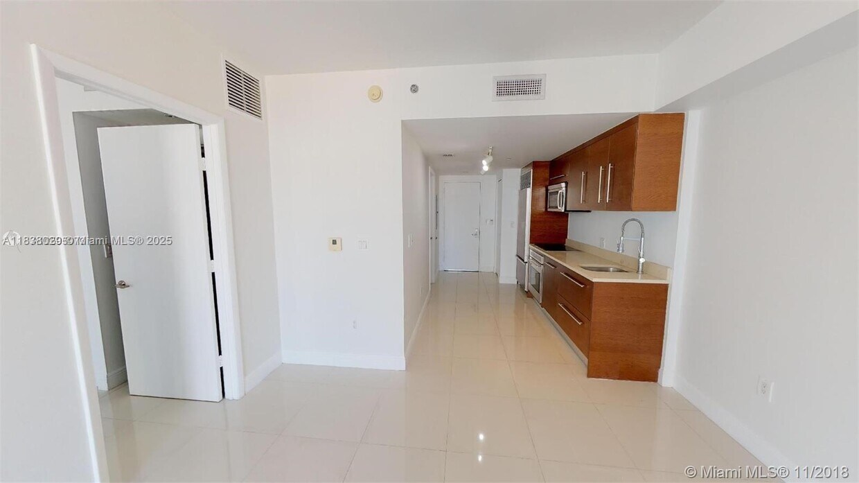 Primary Photo - 465 Brickell Ave