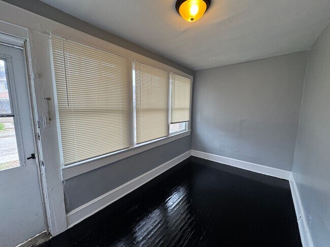 Foto del edificio - 3632-3634 Birchwood Ave