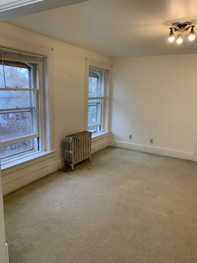 Building Photo - 312 N Linn St