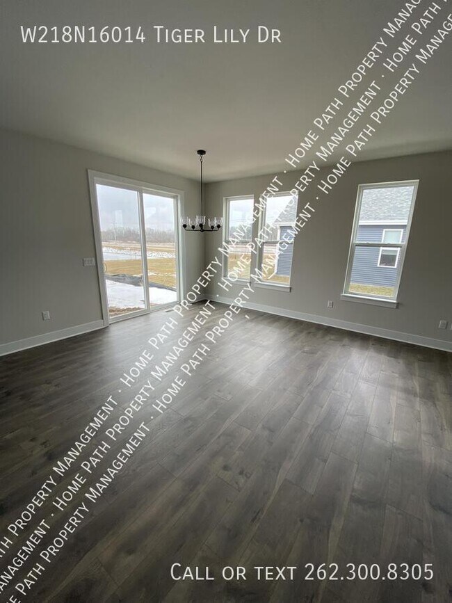 Foto del edificio - W218N16014 Tiger Lily Dr