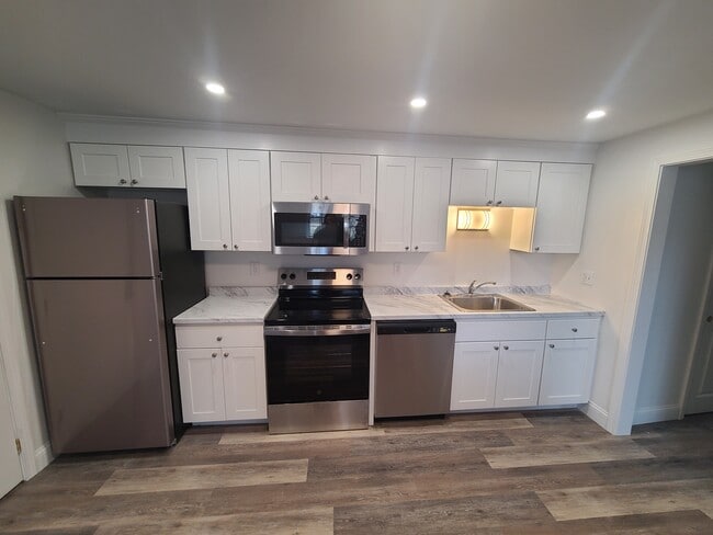 Apartment 8A - Azalea Court Apartments