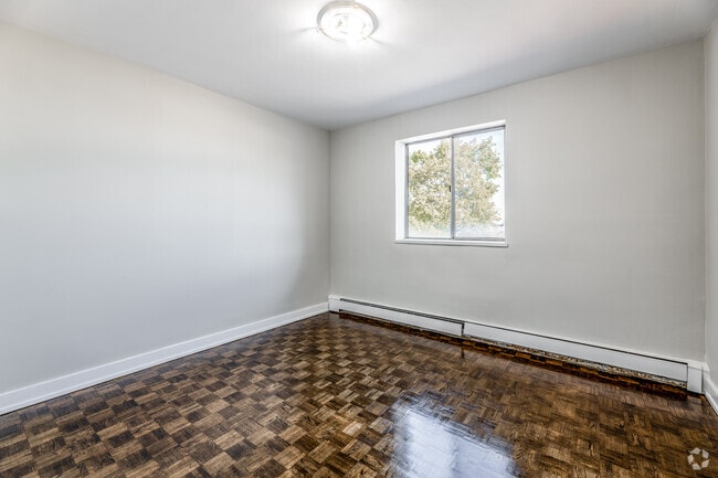 1BR, 1BA - 565SF - Bedroom - 16 Champlain Avenue