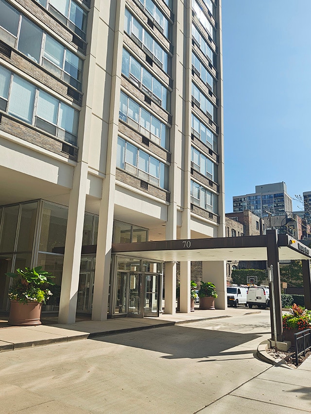 Building Photo - 70 W Burton Pl