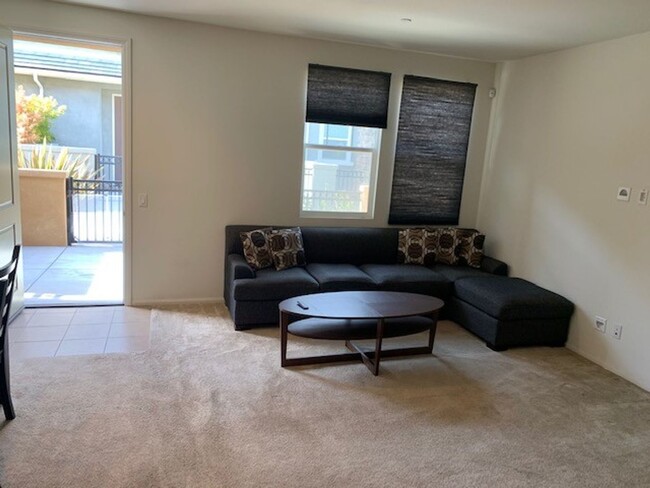 Foto del edificio - Goleta townhome
