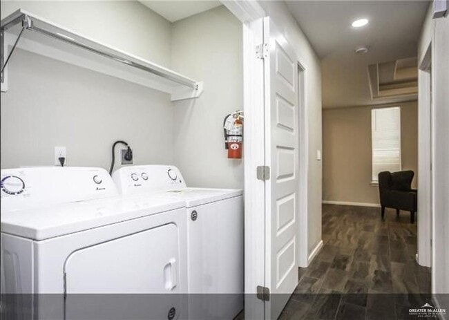 Building Photo - 1312 Alta Vista Dr