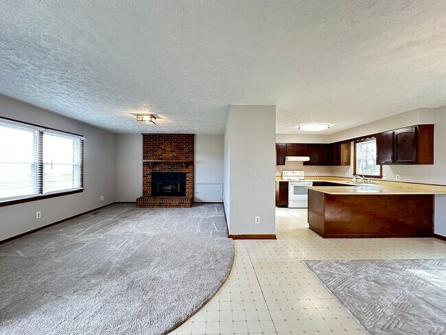 Foto del edificio - Large 3 Bedroom, 2 1/2 Bathroom Home Just ...